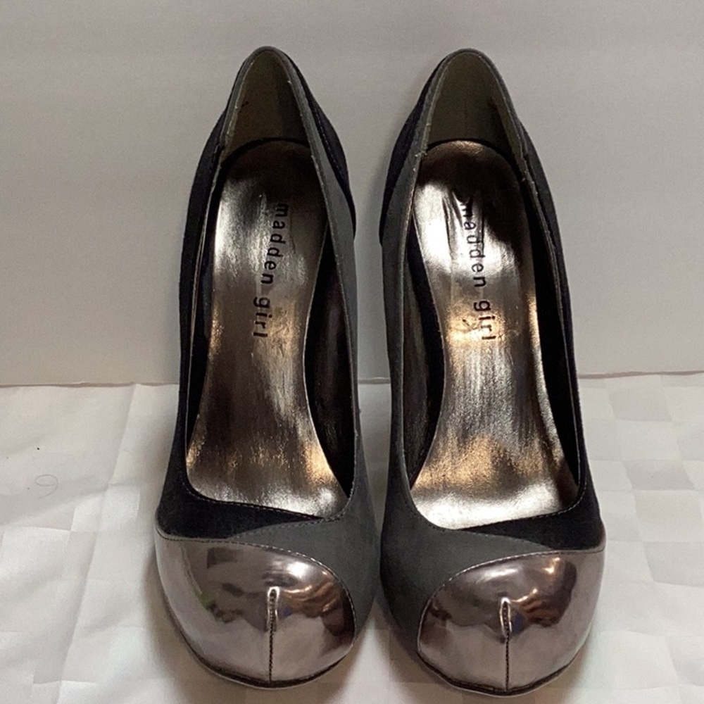 Madden Girl, Flirrt, size 7 Sliver, black, gray 5” heels